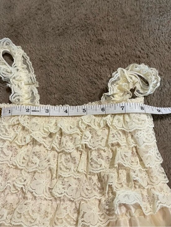 Toddler Cream Lace Ruffle Dress size Medium with Burgundy removable sash - Picture 7 of 7